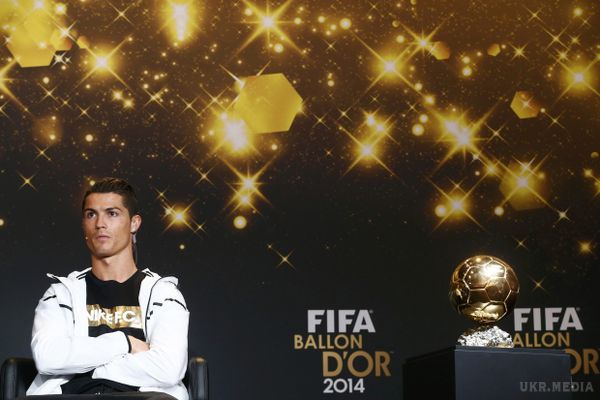 Кращим футболістом світу 2014 року став Кріштіану Роналду. Португалець отримав нагороду вдруге поспіль.
