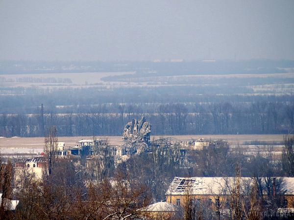 У ДНР повідомили, що в аеропорту Донецька звалилася диспетчерська вишка. Диспетчерська вишка в аеропорту Донецька звалилася.