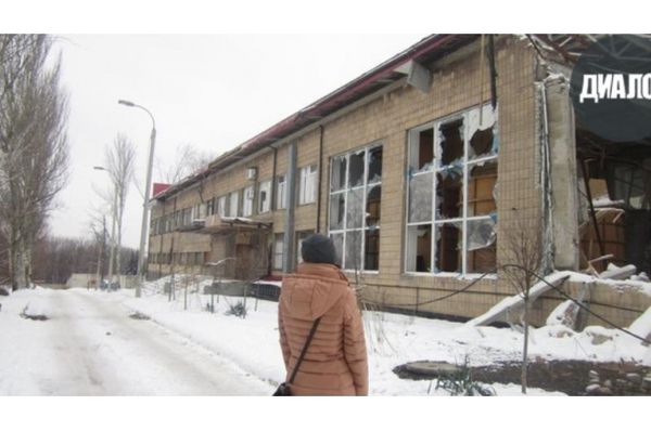 Донецький краєзнавчий музей остаточно зруйнований (фото). Музей двічі піддавався обстрілу. В результаті було зруйновано дах і стіни. 