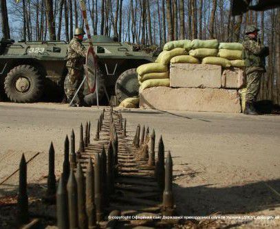 Затримані на блок-постах будуть відправлятися в фільтраційні зони. Вантажі і особи, які не підлягають пропуску, будуть направлятися в фільтраційні зони, створені поблизу місць розташування координаційних груп.