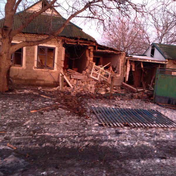 Під обстріл разом з Волновахою потрапило село Сокіл (фото). Сьогодні в мережі з'явилися фотографії наслідків нещодавнього обстрілу села Сокіл, яке знаходиться поруч з Докучаєвськом. 