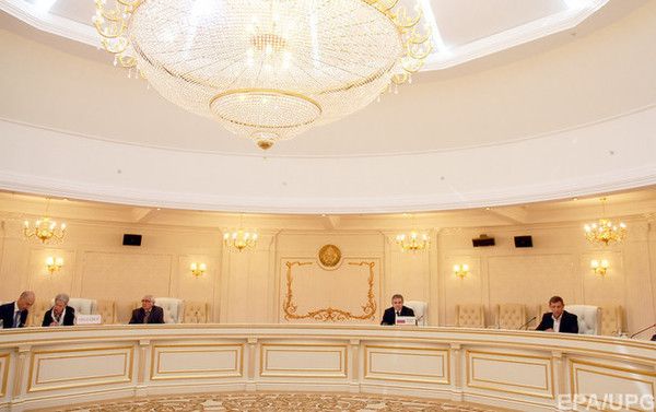 Голів донбаських «республік» запросили на зустріч у Мінськ 16 січня. Якщо не будуть зайняті - поїдуть. ОБСЄ від імені Контактної групи запросив глав ЛНР і ДНР на зустріч у Мінську 16 січня.