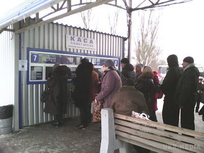 Подорож з Маріуполя до Донецька і назад. Столиця шахтарського краю і славне приазовське місто стали як-би полюсами нашої малої батьківщини. 