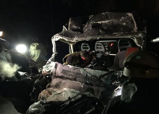 У Донецьку снаряд потрапив в автобус, є жертви. Згідно з однією з версій, автобус перевозив бойовиків. Деякі повідомляють, що в ньому їхали працівники одного з металургійних підприємств.