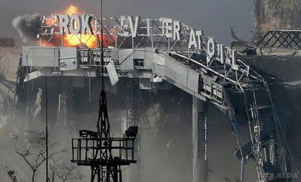 Журналісти і волонтери розповіли про важкі бої в Донецькому аеропорту. У новому терміналі Донецького аеропорту відбуваються бої.