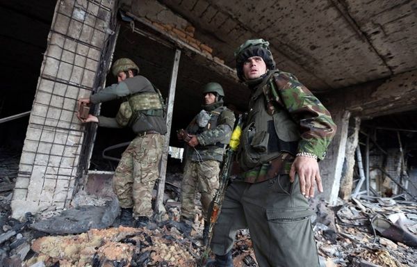 На захист Донецького аеропорту підтягують резерви. Для захисту донецького аеропорту підтягують допомогу.