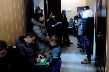 Біопаспорти: Жителі області їдуть в Одесу ще вночі, а за годину в ГМС обслуговують 4-5 осіб. Небувалий ажиотаж почався в Одесі з початком видачі біометричних паспортів. 