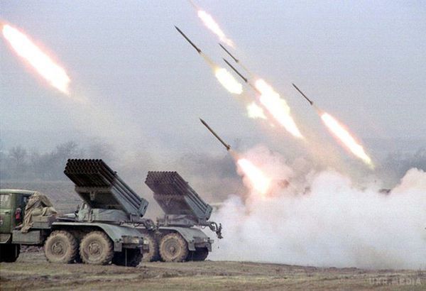 Терористи знищили центр Кримського «Градами» - Москаль. 15 січня після обіду і сьогодні приблизно в три години ночі бойовики «ЛНР» здійснили інтенсивні обстріли з артилерії і систем «Град» село Кримське Новоайдарського району Луганської області.
