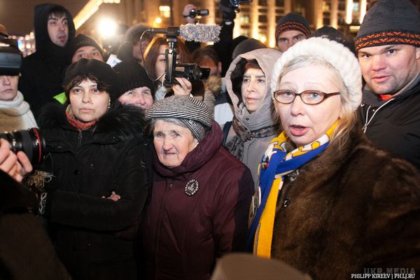 У Росії з'явились "тітушки", які розігнали опозиційний мітинг. Фото. В Москві для розгону опозиційного мітингу застосували бригади «тітушек» нещодавно створеного «Антимайдана». Молодики розігнали опозиціонерів, які висловлювали підтримку Навальним і Україні. 