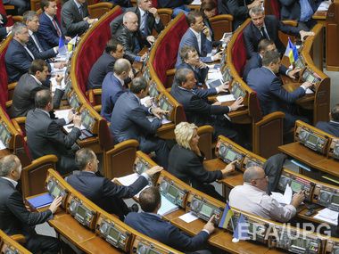 Рада включила до порядку денного законопроект про скасування недоторканності депутатів і суддів. Проект передбачає виключення норми Конституції про те, що народні депутати не можуть бути затримані чи заарештовані, притягнуті до кримінальної відповідальності без згоди ВР.