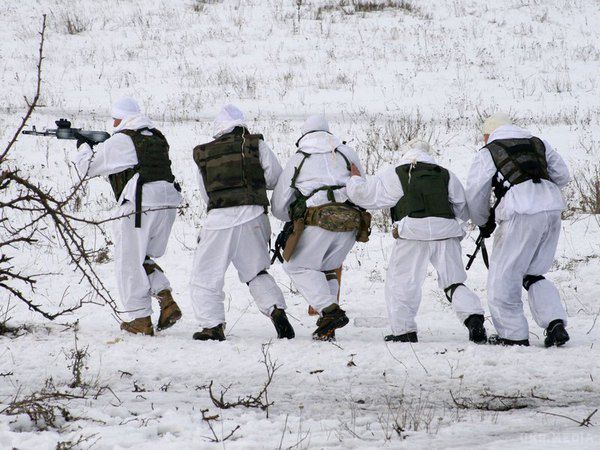 Міноборони України показало фото тренування розвідувальних підрозділів ЗСУ (фоторепортаж). В зоні АТО триває підготовка військовослужбовців розвідувальних підрозділів оперативного командування «Північ». 