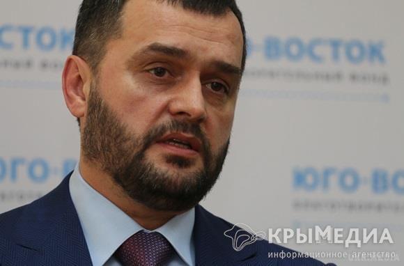 Екс-глава МВС Захарченко став громадянином РФ. Українське громадянство він залишить "для справи", і влади Росії про це знають