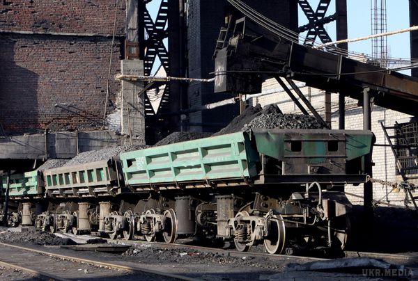 У Київську область прибув склад з більш ніж 2,1 тис. тонн російського вугілля. На Трипільську ТЕС, що входить до складу енергогенеруючої компанії ПАТ «Центренерго» прийшов склад з більш ніж 2,1 тис. тонн російського вугілля.