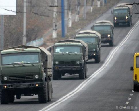 В Луганськ в'їхала величезна колона з 50-ти військових Камазів. Сьогодні, 17 січня, близько 14:00 в Луганську по вулиці Будьонного з боку Станиці Луганської в напрямку центру міста проїхала колона Камазів. 