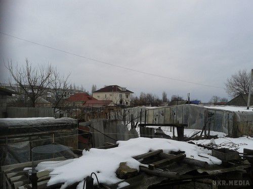 Зруйнована бойовиками ЛНР Станиця Луганська (фото). Жителі Станиці Луганської виклали в соціальних мережах фотографії селища, після обстрілу бойовиками ЛНР 14-15 січня. На знімках багато будинків з вибитими шибками і зруйнованими дахами.