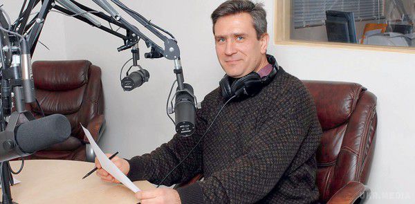 Вадим Дубовський: сильно співаючий далекобійник. Вадим Дубовський, випускник Київської консерваторії, який став відомим завдяки своїм пісням на YouTube, розповів про  свою студю на колесах і родичів в Донбасі