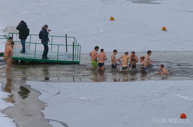 У Дніпропетровську готові 64 місця для водохресного купання. Людям із захворюваннями серцево-судинної системи і легень не варто занурюватися