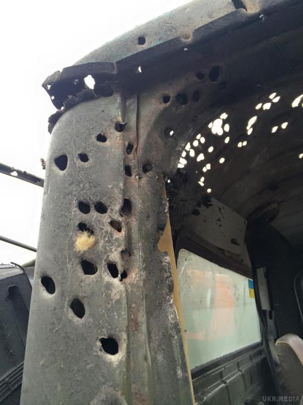 Терористи підірвали вантажівку з бійцями АТО в Луганській області (фото). На фугасі проросійських бойовиків підірвалася вантажівка «Урал» 92ї бригади. 