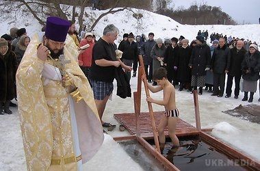 Православні сьогодні відзначають Хрещення. Хрещення – одне з головних християнських свят. 