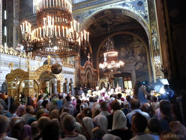 На Водохреща в Києві відбудеться молебень та освячення вод Дніпра.. О 10.00 Патріарх Київський Філарет очолить Божественну Літургію у Володимирському кафедральному патріаршому соборі Києва (бульв. Т. Шевченка, 20) з нагоди свята Богоявлення.