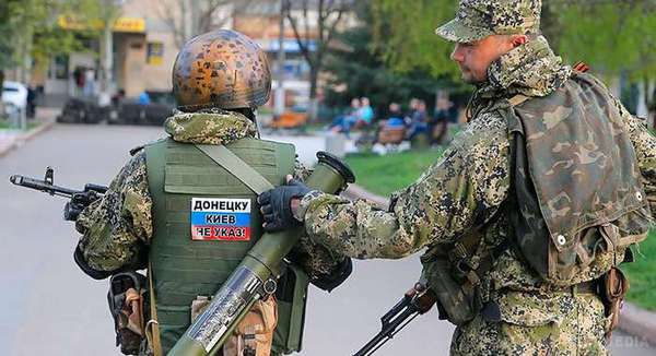 В Україну вдерлися два батальонно-тактичні групи ЗС РФ - РНБО. У Раді національної безпеки і оборони заявляють, що два великих угруповання Збройних сил Російської Федерації у понеділок перейшли державний кордон України.