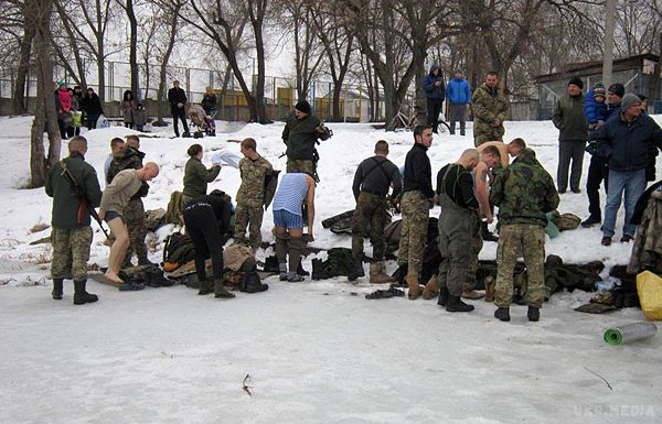 Як на війні відзначали Водохреща. Українські військовослужбовці і добровольці, які беруть участь в АТО, відсвяткували православне свято - Хрещення Господнє