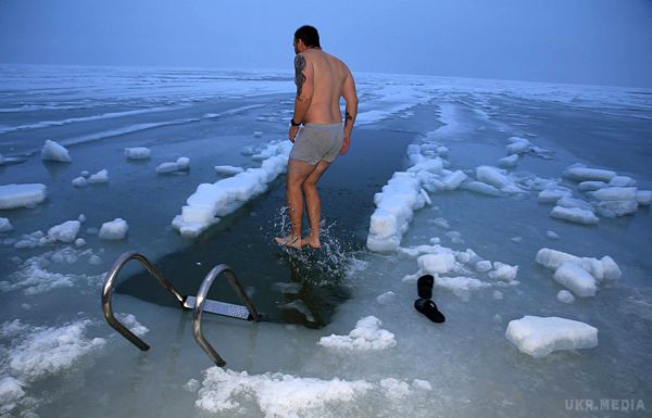 Як на війні відзначали Водохреща. Українські військовослужбовці і добровольці, які беруть участь в АТО, відсвяткували православне свято - Хрещення Господнє
