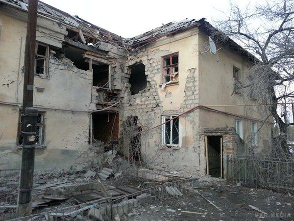 Бойовики потрапили з мінометів у багатоквартирний будинок на Щастя, є постраждалі - Москаль. Місто залишилося без центрального опалення та електроенергії.
