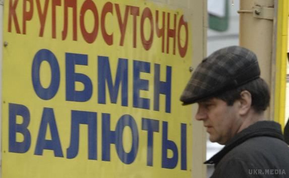 Нацбанк України ініціює закриття пунктів обміну валют.  З-за великої кількості обмінників в країні рівень контролю за ними з боку банків недостатний.