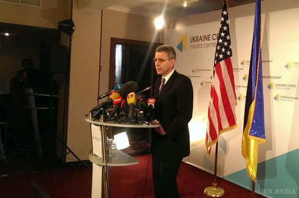 «Ми також стурбовані захопленням сепаратистами великих ділянок територій, які виходять за межі лінії розмежування» - посол США. Сполучені Штати Америки стурбовані ескалацією конфлікту на сході України в останні кілька днів і діями бойовиків на території за лінією розмежування.