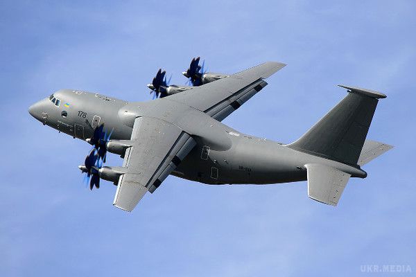 Флот ВВС української армії  прийняла на озброєння Ан-70 (ВІДЕО).  Української армії зустрічає свіже поповнення: тепер перевозити військовослужбовців та бойову техніку в зоні АТО буде новий військово-транспортний літак Ан-70, створений київською дк "Антонов". 