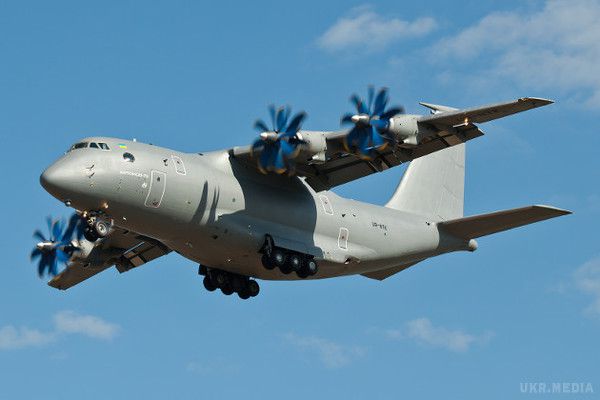 Флот ВВС української армії  прийняла на озброєння Ан-70 (ВІДЕО).  Української армії зустрічає свіже поповнення: тепер перевозити військовослужбовців та бойову техніку в зоні АТО буде новий військово-транспортний літак Ан-70, створений київською дк "Антонов". 