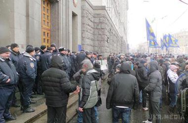Активісти зібралися біля міськради Харкова. Сьогодні депутати прийматимуть бюджет