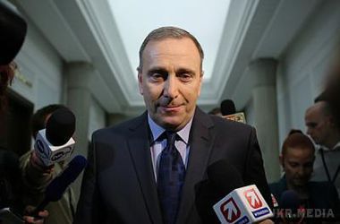 Схетина вважає вигідним для Польщі надання Україні 100 млн. євро кредиту. Він зауважив, що Україна є великим ринком, на якому польська влада "хоче відкрити можливості для польського бізнесу"