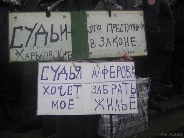 У Харкові під стінами міськради почалися сутички (фоторепортаж). У середу, 21 січня, біля будівлі міської ради в Харкові почалися зіткнення між активістами і правоохоронцями.