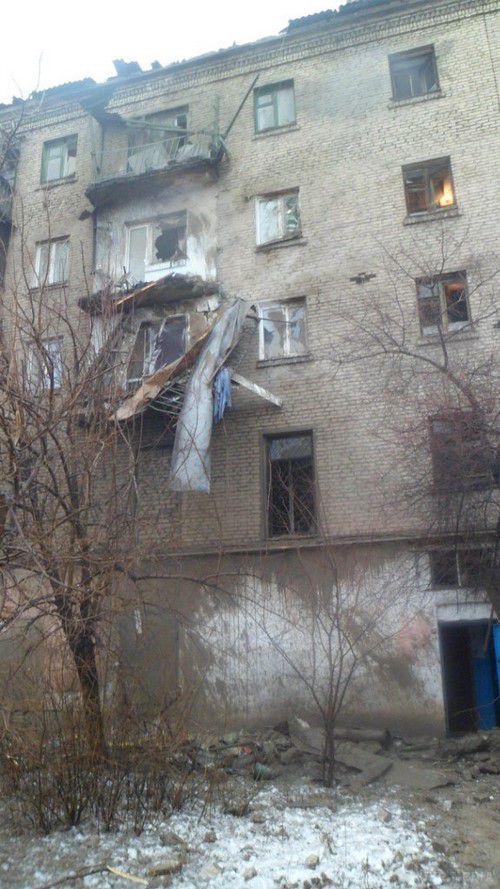 Стаханов руйнують для картинки російських ЗМІ (фото, відео). Сьогодні, 21 січня, близько 7:00 ранку були обстріляні житлові райони міста Стаханова. 