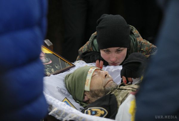 На Майдані попрощалися із загиблим бійцем "Айдара". Фоторепортаж. 20 січня на Майдані Незалежності пройшла церемонія прощання із загиблим учасником батальйону "Айдар" Сергієм Никоненко. 