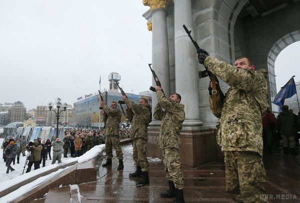 На Майдані попрощалися із загиблим бійцем "Айдара". Фоторепортаж. 20 січня на Майдані Незалежності пройшла церемонія прощання із загиблим учасником батальйону "Айдар" Сергієм Никоненко. 