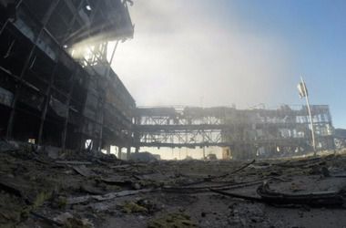Обстановка в Донецькому аеропорту: зруйнований термінал і розмови про здачу. Військові запевняють, що з ранку бої за аеропорт тривали