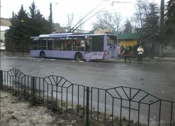 Зупинку в Донецьку обстріляли бойовики - очевидці. Обстріл пасажирського транспорту в Донецьку, в результаті якого загинули 13 людей, вівся бойовиками. Про це повідомляють очевидці в соціальній мережі Facebook.