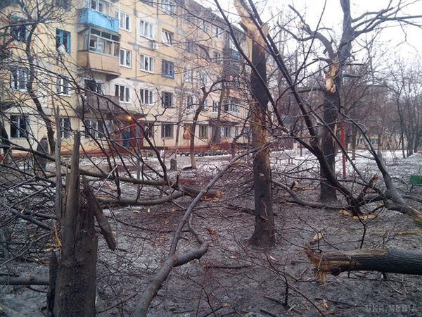 Горлівка - три дні під щільним вогнем. Фото. Відео. У соціальних мережах горлівчани діляться наслідками триденного обстрілу міста. Тим часом офіційні дані опубліковані на сайті Горлівської міськради.