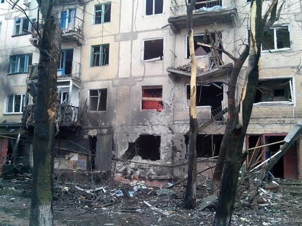 Горлівка - три дні під щільним вогнем. Фото. Відео. У соціальних мережах горлівчани діляться наслідками триденного обстрілу міста. Тим часом офіційні дані опубліковані на сайті Горлівської міськради.
