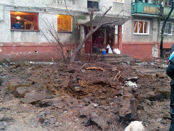 Горлівка - три дні під щільним вогнем. Фото. Відео. У соціальних мережах горлівчани діляться наслідками триденного обстрілу міста. Тим часом офіційні дані опубліковані на сайті Горлівської міськради.