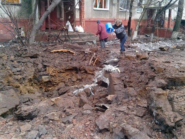 Горлівка - три дні під щільним вогнем. Фото. Відео. У соціальних мережах горлівчани діляться наслідками триденного обстрілу міста. Тим часом офіційні дані опубліковані на сайті Горлівської міськради.
