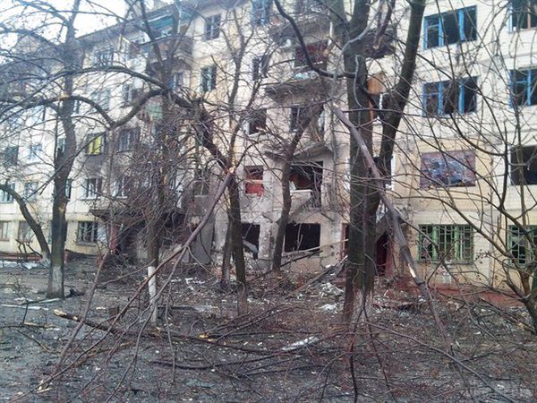 Горлівка - три дні під щільним вогнем. Фото. Відео. У соціальних мережах горлівчани діляться наслідками триденного обстрілу міста. Тим часом офіційні дані опубліковані на сайті Горлівської міськради.