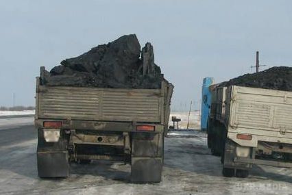 Під Дебальцеве затримано 19 вантажівок, які незаконно перевозили вугілля. В районі Дебальцеве Донецької області прикордонний наряд спільно з співробітниками СБУ та МВС на узбіччі дороги виявили 19 вантажівок з вугіллям