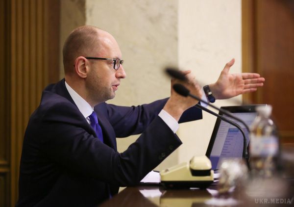Яценюк доручив підготувати мобілізаційні плани економіки на випадок війни. Прем'єр-міністр України Арсеній Яценюк доручив головам обласних державних адміністрацій підготувати мобілізаційні плани економіки на випадок війни. Про це він заявив у ході селекторної наради.