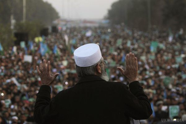 В Афганістані відбувся 20-тисячний мітинг проти карикатур на Мухаммеда. Мусульмани зажадали вибачень від офіційної влади Франції.