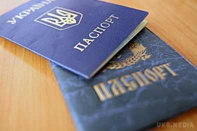 У Харкові введуть паспортний режим і будуть оглядати особисті речі перехожих (відео). Як заявили харківські силовики, у зв'язку з неспокійною обстановкою в регіоні введено режим посиленого патрулювання, тому громадянам треба мати при собі документи, що засвідчують особу.