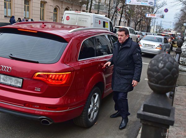 Елітний автопарк: на яких машинах їздять наші політики. На яких машинах приїжджають на роботу народні обранці?